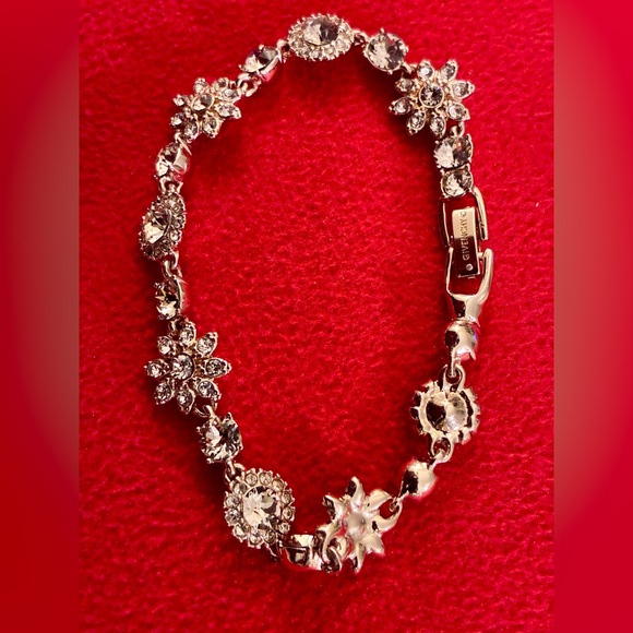 ✨Givenchy rose gold-tone floral crystal bracelet —shines & elevates any outfit.✨ - Picture 7 of 9